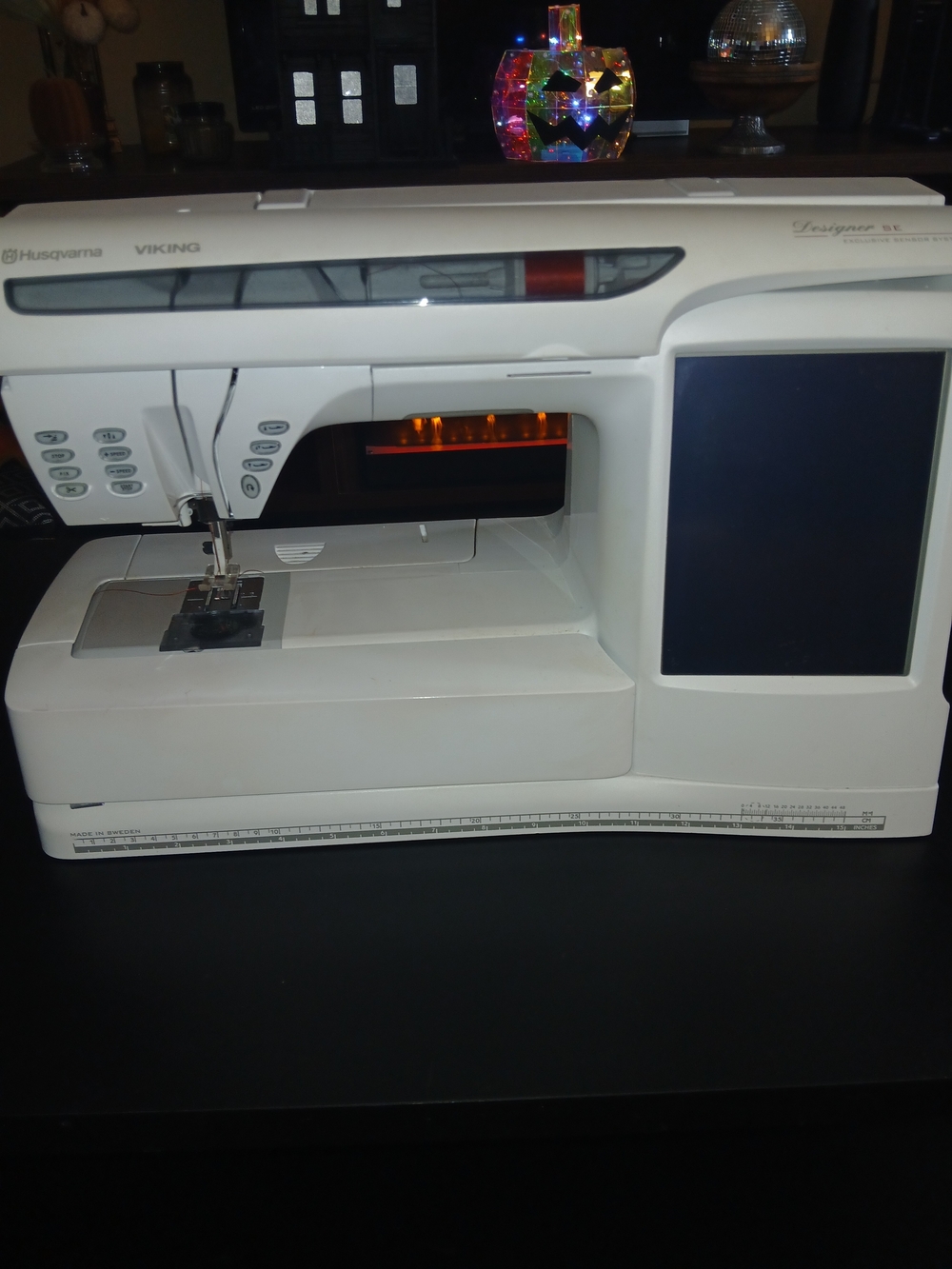 Husqvarna Viking Designer SE Sewing Machine - White
